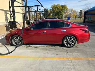 Used 2017 Nissan Altima 2.5 SR image 1