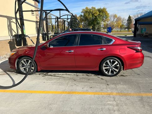 Used 2017 Nissan Altima 2.5 SR image 1