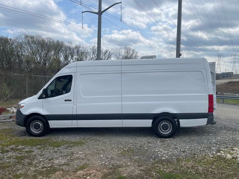 Used 2021 Mercedes-Benz Sprinter 2500 image 14