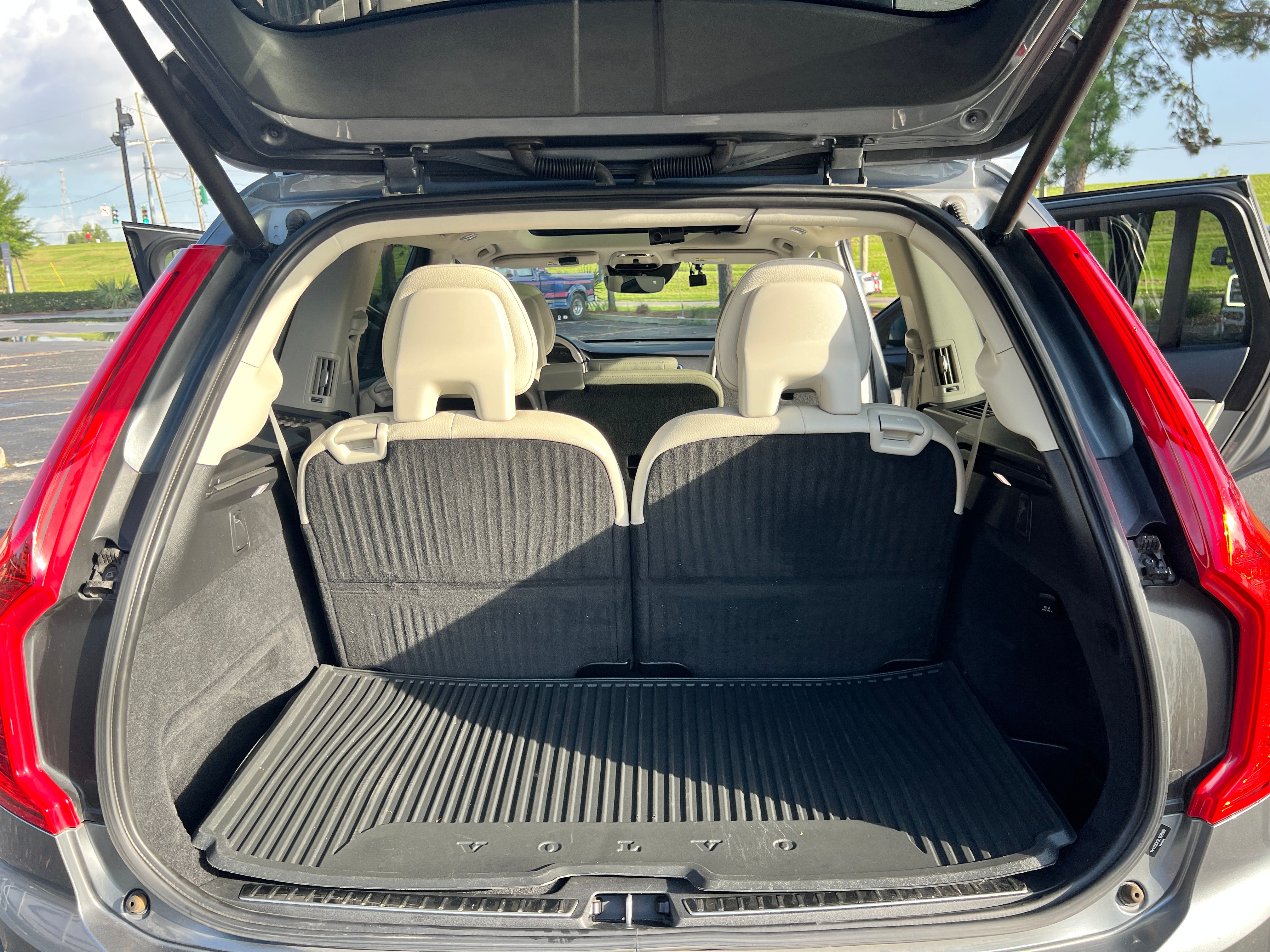 Used 2020 Volvo XC90 T5 Momentum w/ Protection Package Premier FWD image 29