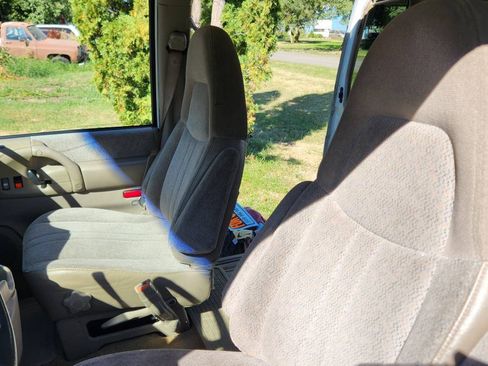Used 1996 Chevrolet Astro AWD Passenger image 12