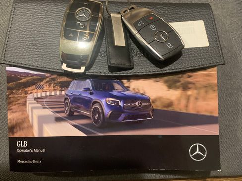Used 2023 Mercedes-Benz GLB 250 4MATIC image 13