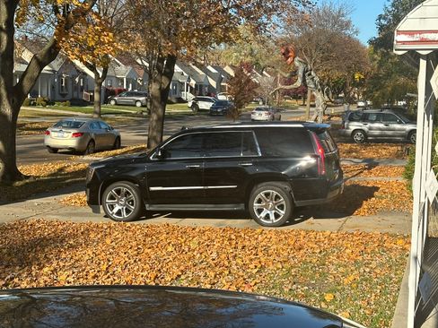 Used 2017 Cadillac Escalade Luxury image 8