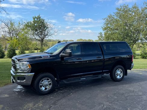 Used 2024 RAM 2500 Tradesman w/ Chrome Appearance Group image 5