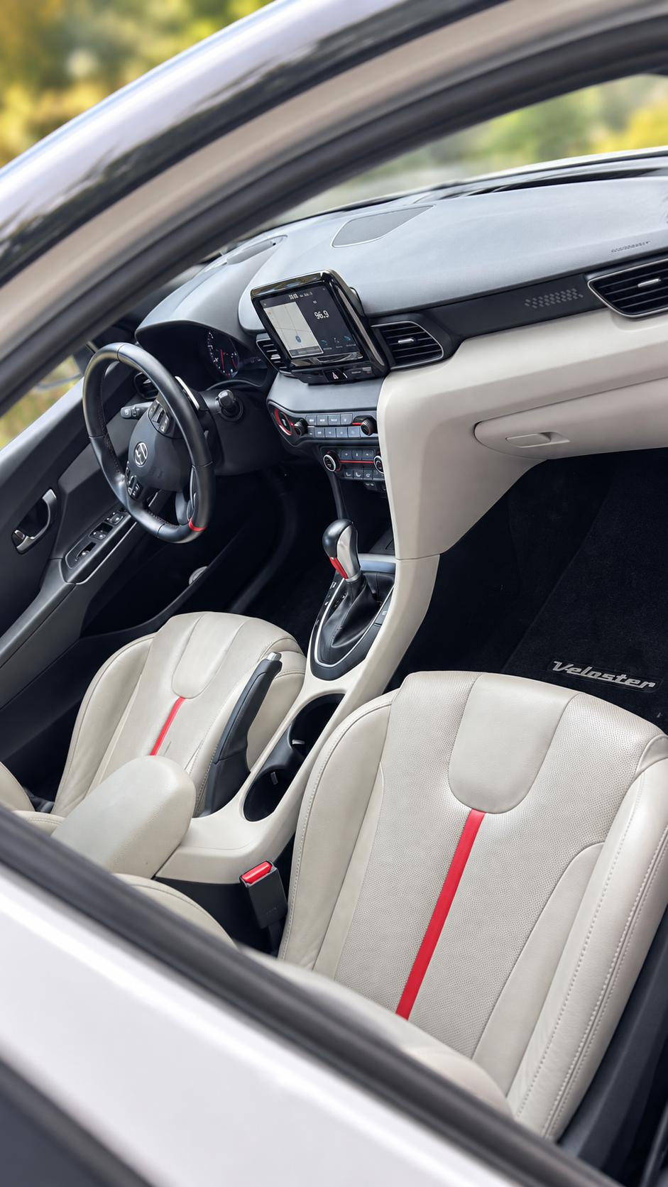 Used 2019 Hyundai Veloster Turbo Ultimate FWD image 9