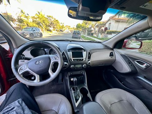 Used 2012 Hyundai Tucson Limited w/ Premium Pkg FWD image 17