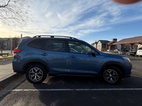 Used 2023 Subaru Forester Premium image 19