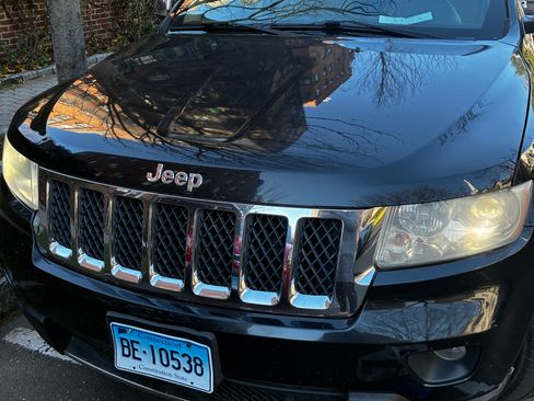 Used 2013 Jeep Grand Cherokee Overland w/ Advance Technology Group image 2