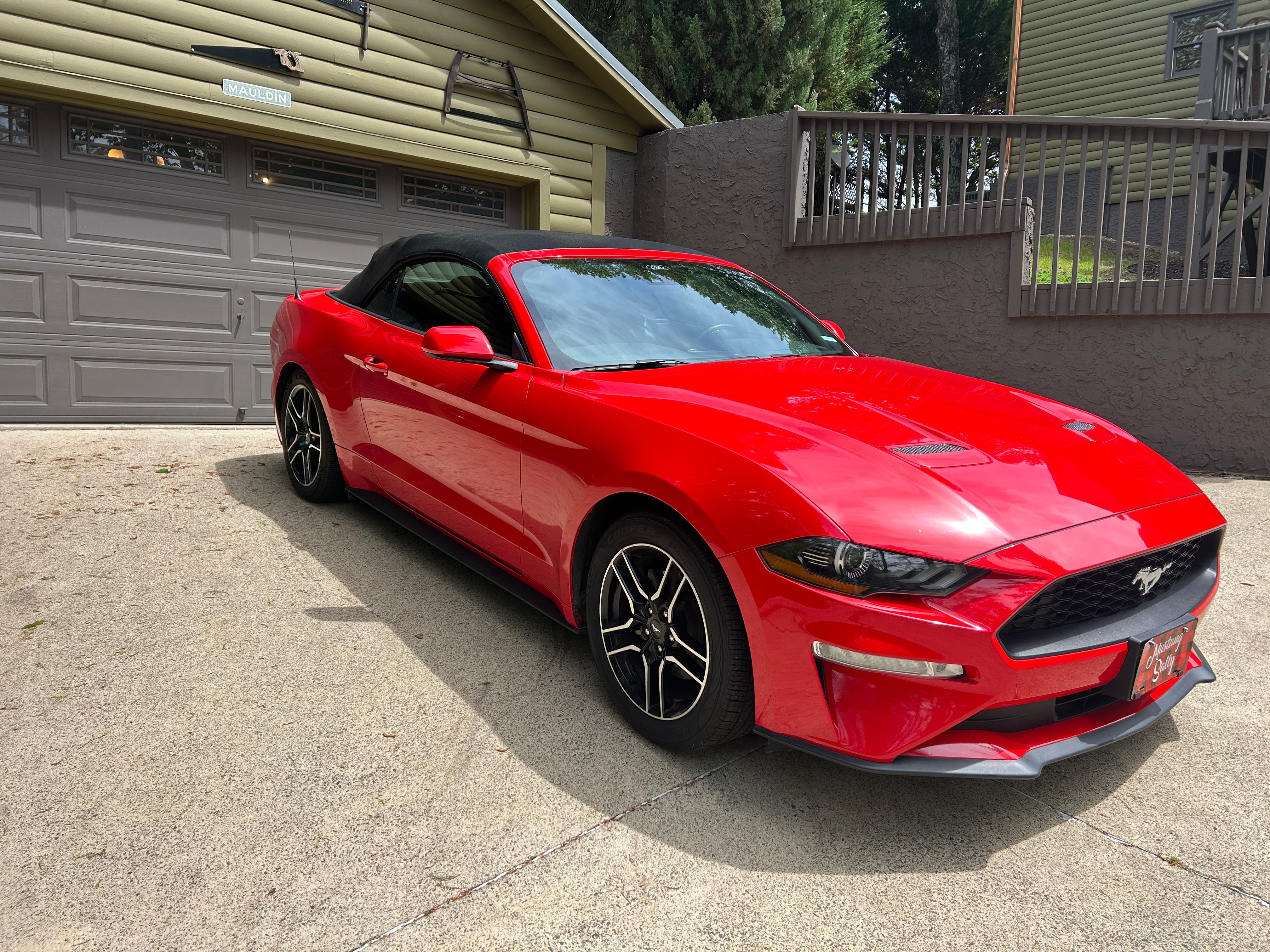 Used 2021 Ford Mustang Premium RWD image 1