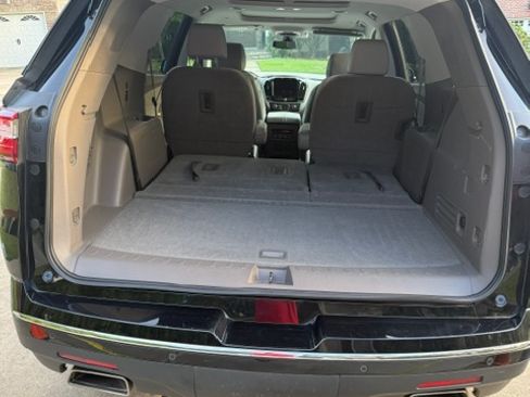 Used 2019 Chevrolet Traverse Premier w/ Driver Confidence II Package FWD image 16