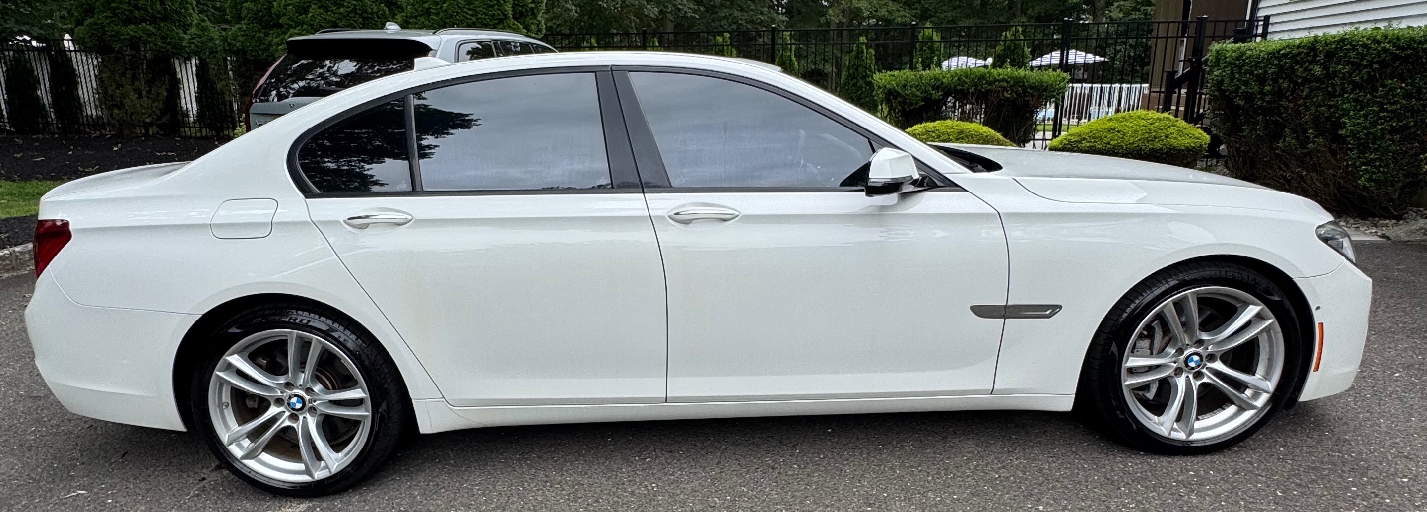 Used 2015 BMW 750i RWD image 15