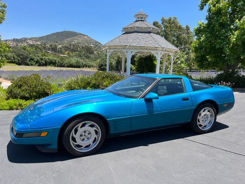 Used 1992 Chevrolet Corvette Coupe image 1