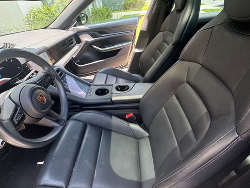 Used 2023 Porsche Taycan RWD image 4