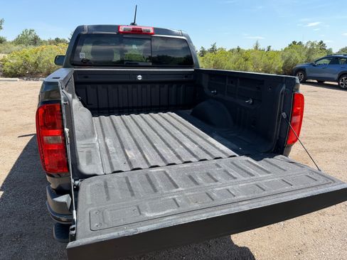 Used 2015 Chevrolet Colorado Z71 w/ LPO, Gearon Divider Package AWD/4WD image 11