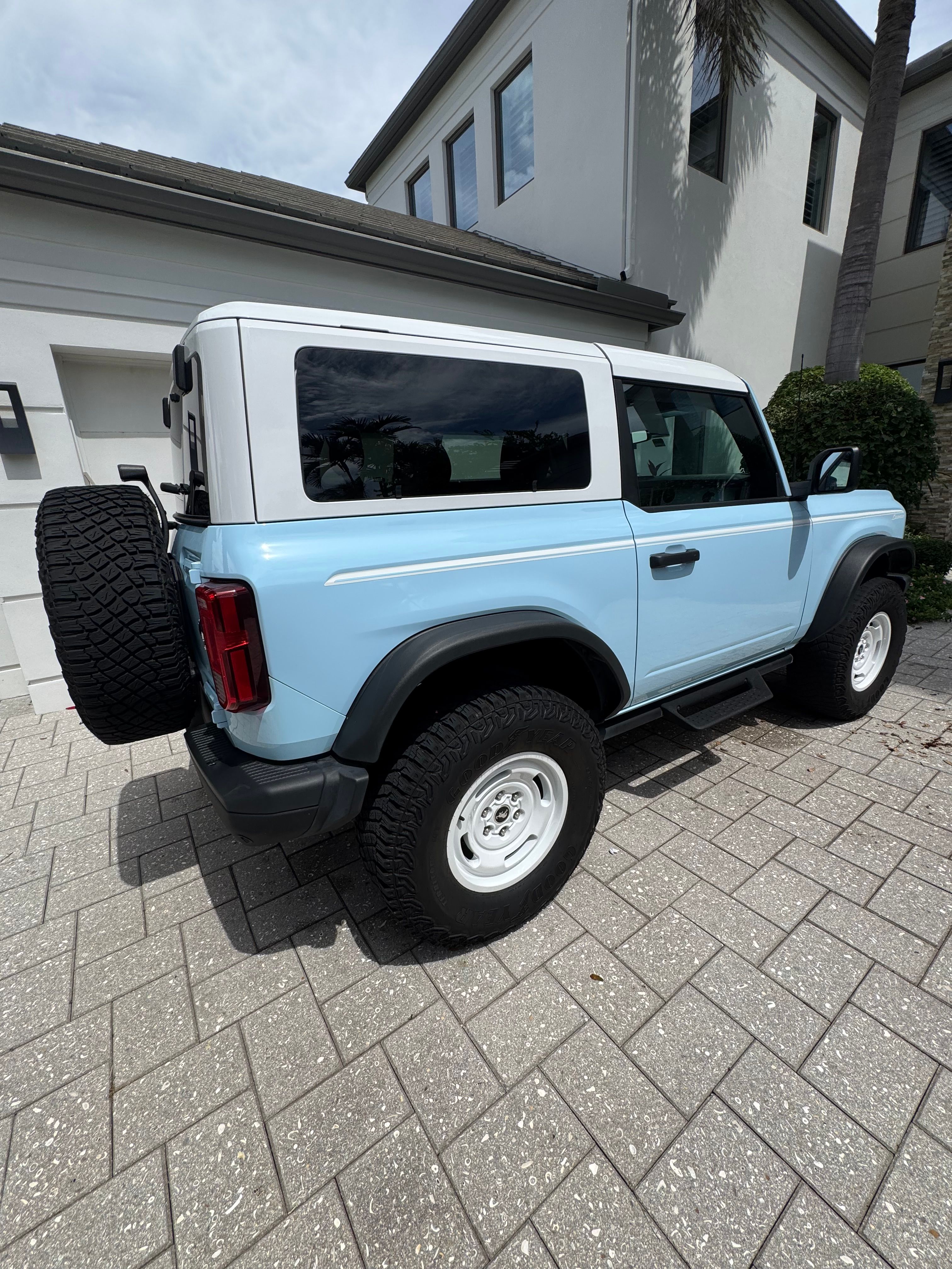 Used 2024 Ford Bronco Heritage Edition AWD/4WD image 4
