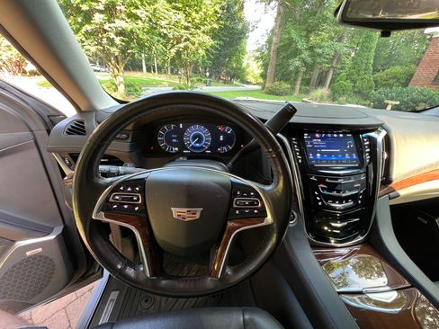 Used 2019 Cadillac Escalade Premium Luxury w/ Escalade Sport Edition AWD/4WD image 12