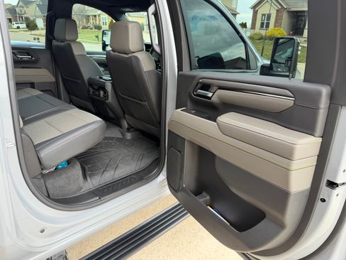 Used 2025 Chevrolet Silverado 2500 ZR2 w/ Technology Package image 13