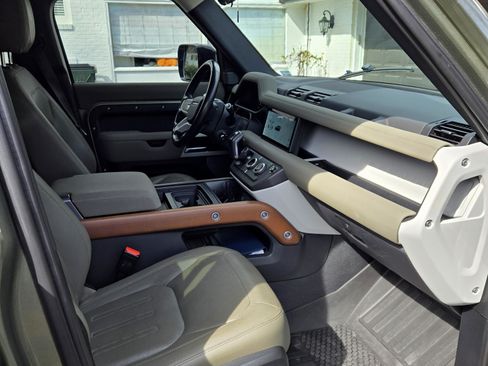 Used 2021 Land Rover Defender 110 SE image 13