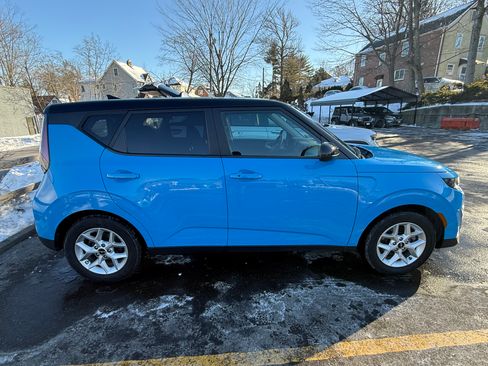 Used 2023 Kia Soul S image 4
