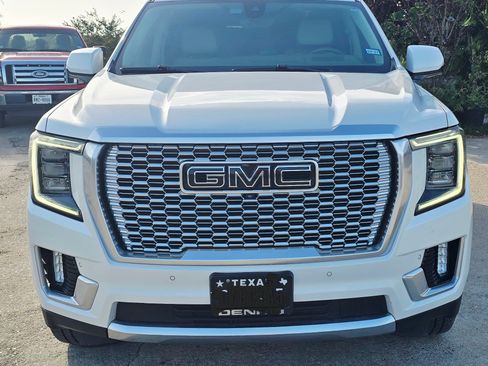 Used 2022 GMC Yukon XL Denali w/ Advanced Technology Package AWD/4WD image 5