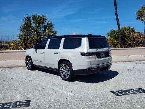 Used 2022 Jeep Grand Wagoneer Series III image 5