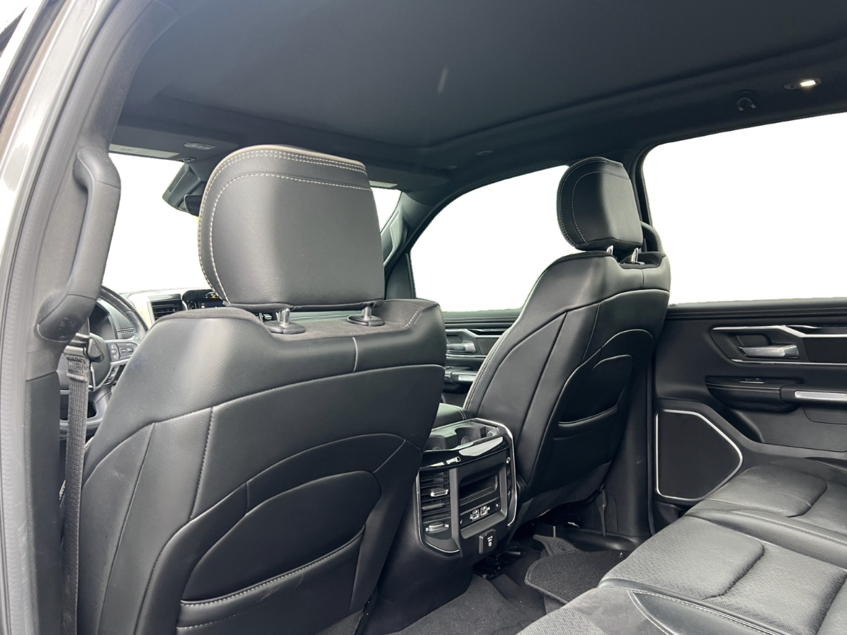 Used 2019 RAM 1500 Laramie AWD/4WD image 11
