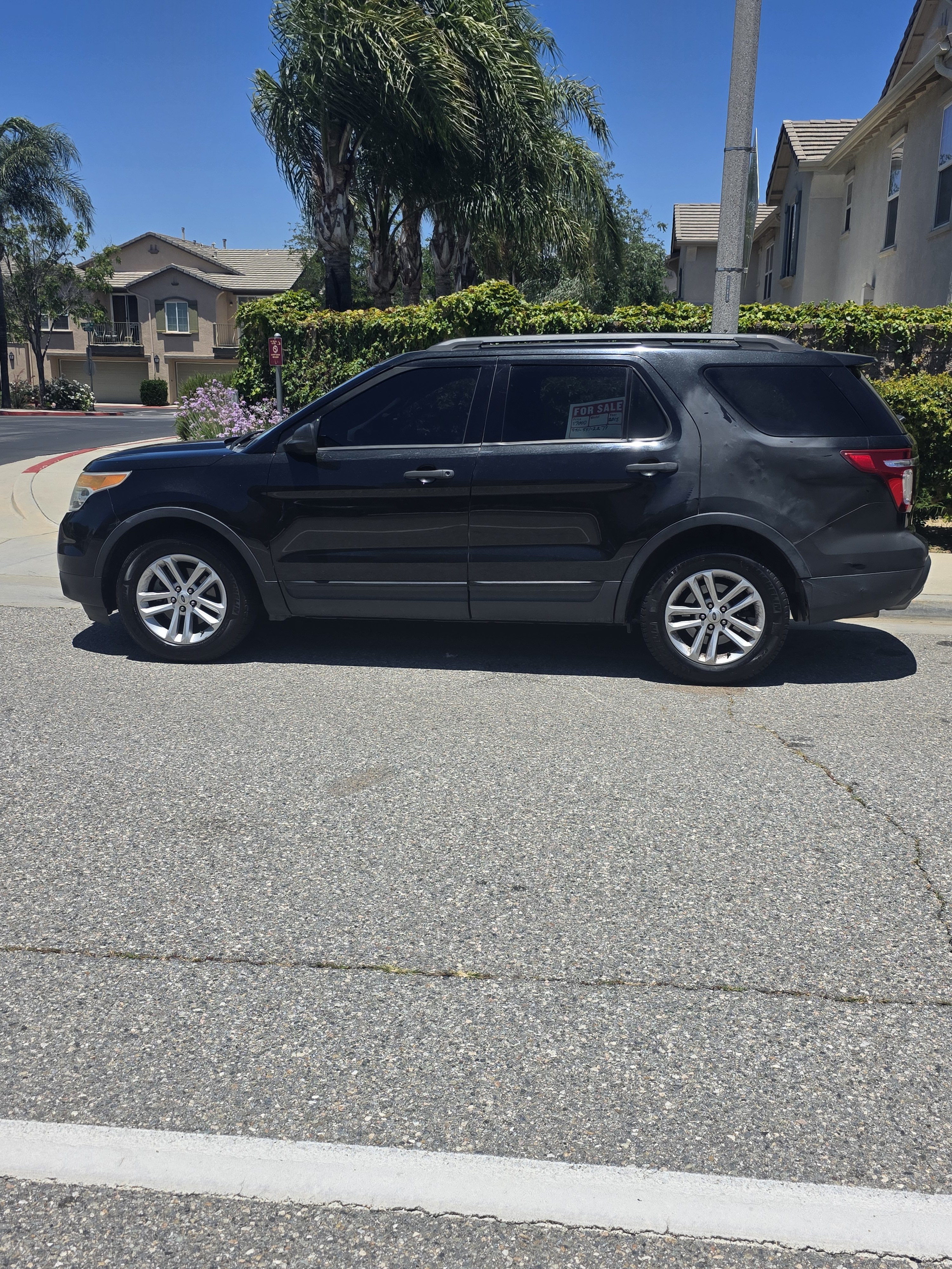 Used 2015 Ford Explorer FWD image 2