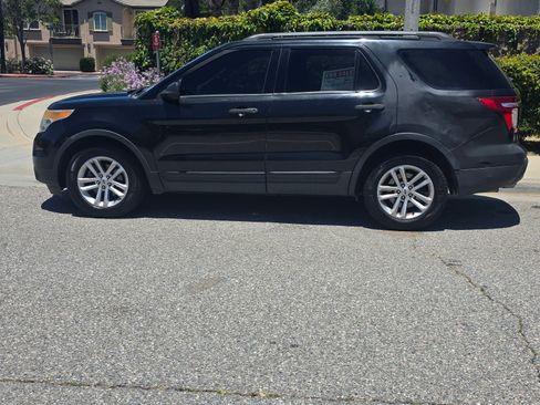 Used 2015 Ford Explorer FWD image 2