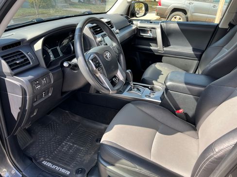 Used 2018 Toyota 4Runner SR5 Premium image 9