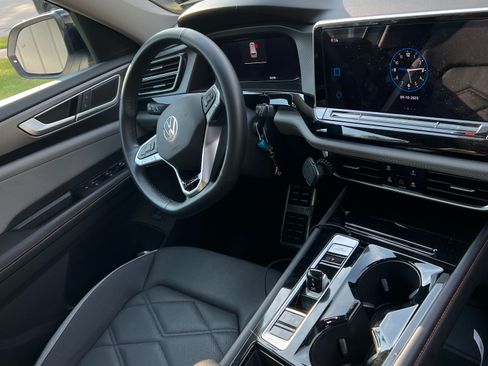 Used 2024 Volkswagen Atlas Peak Edition SE AWD/4WD image 10