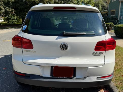 Used 2014 Volkswagen Tiguan S image 4