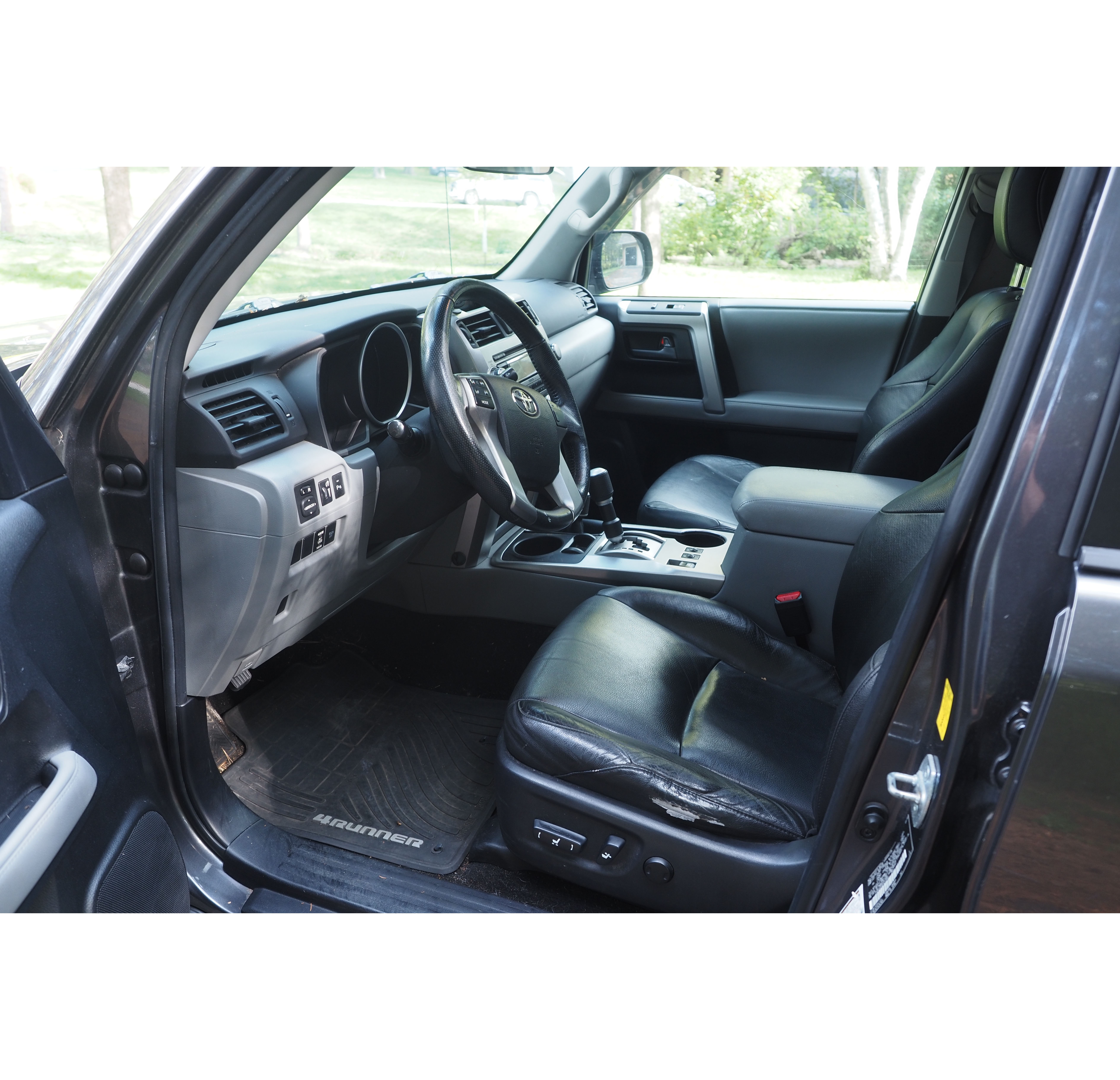 Used 2010 Toyota 4Runner SR5 AWD/4WD image 9