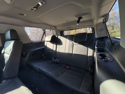 Used 2019 Chevrolet Suburban LT image 13