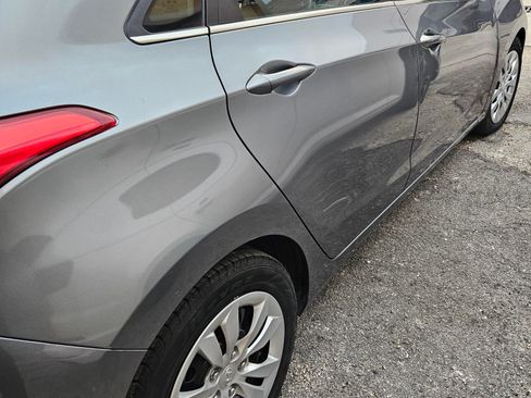 Used 2017 Hyundai Elantra GT image 5