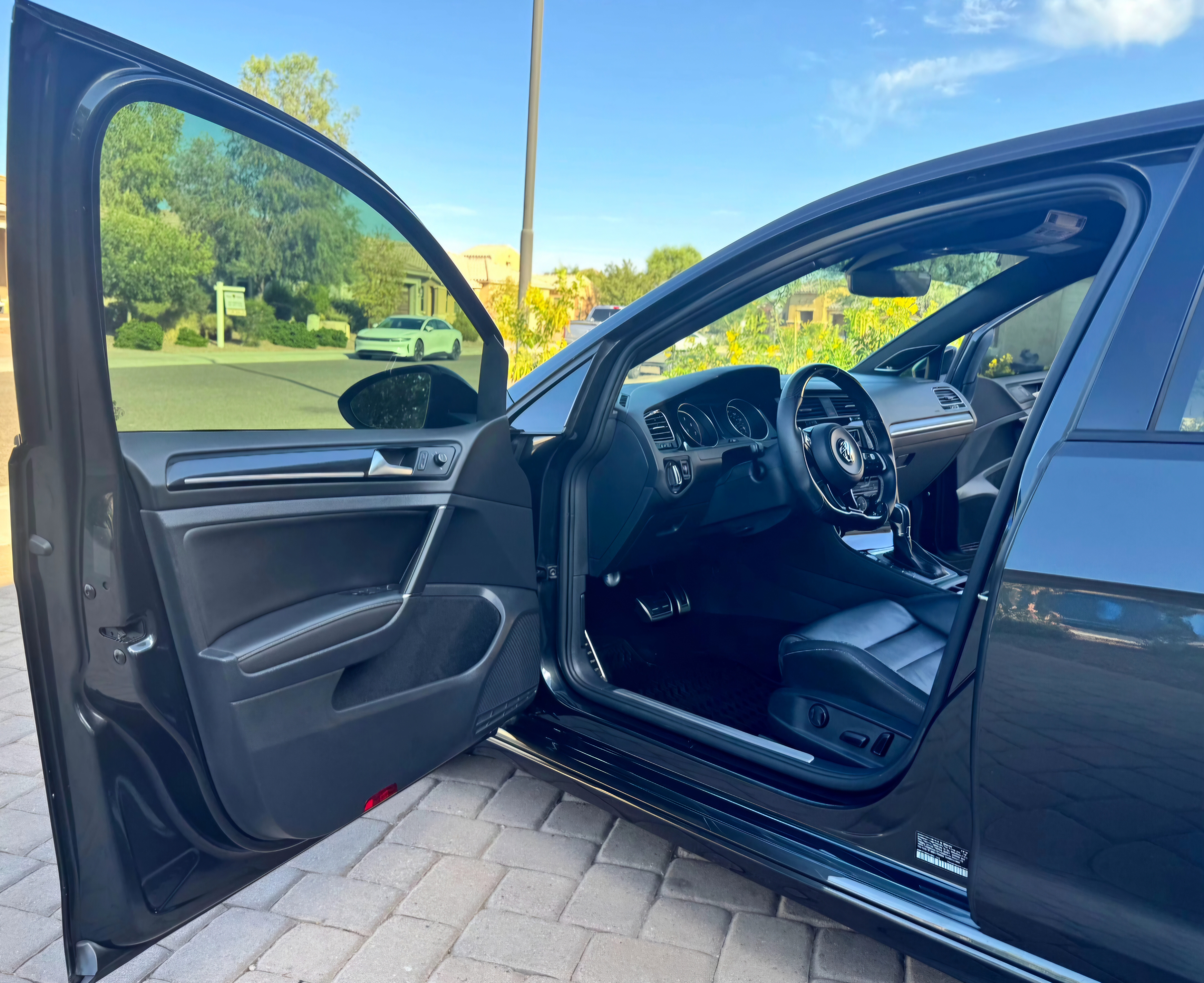 Used 2017 Volkswagen Golf 4-Door AWD/4WD image 9