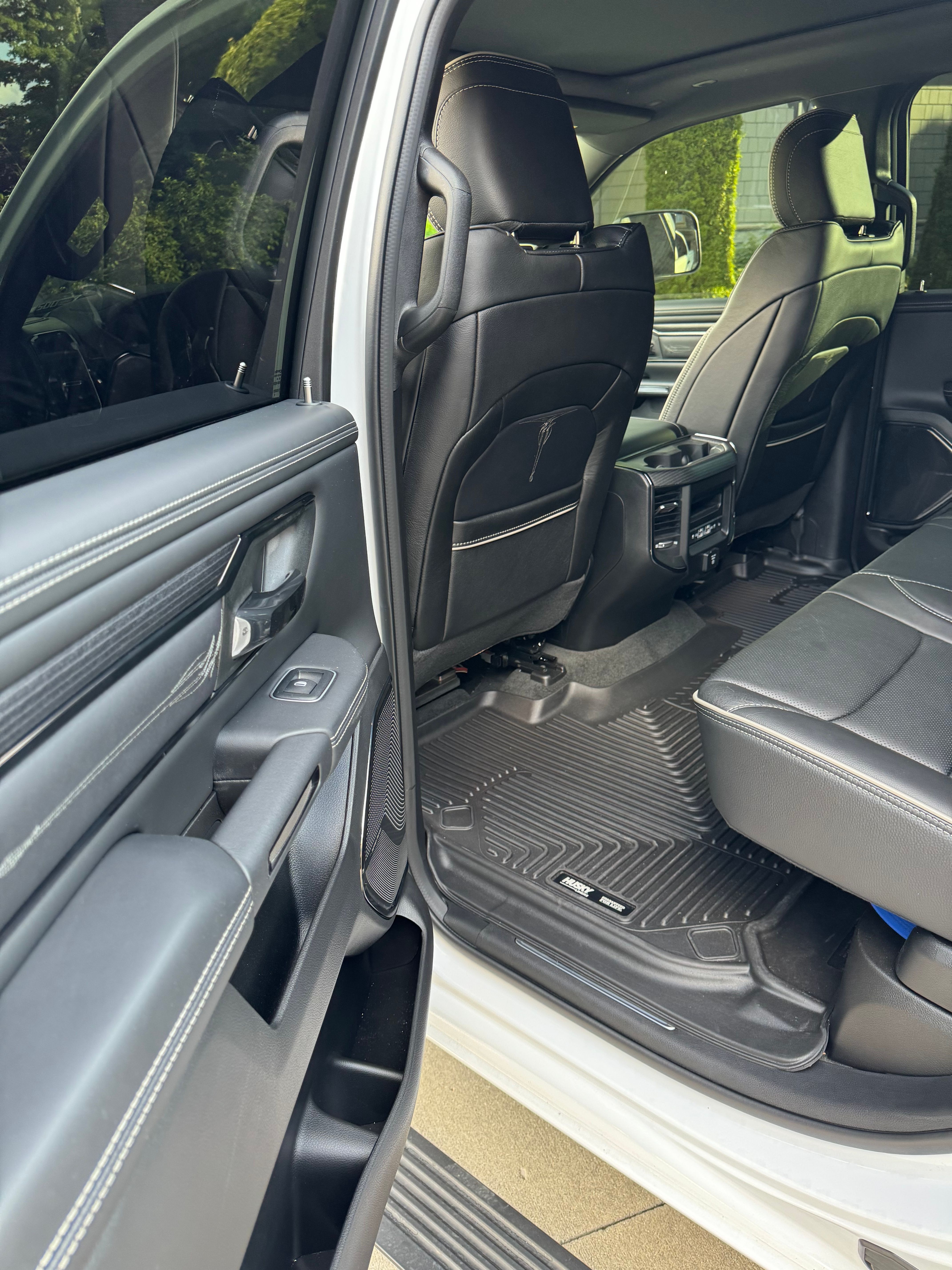 Used 2024 RAM 1500 Limited AWD/4WD image 10