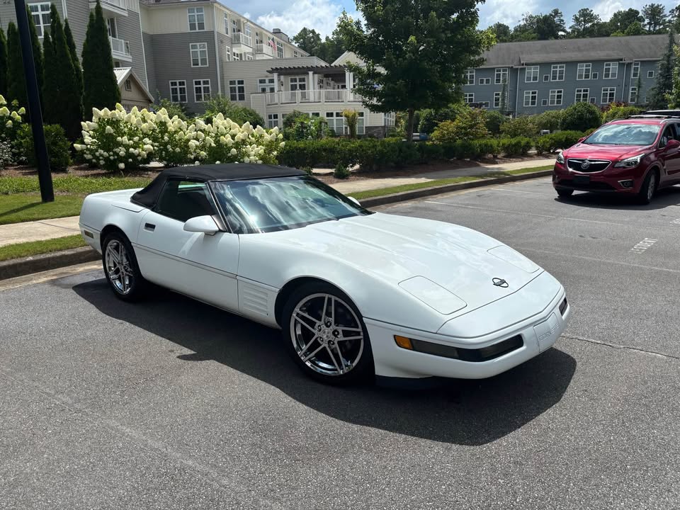 Used 1994 Chevrolet Corvette Convertible RWD image 2