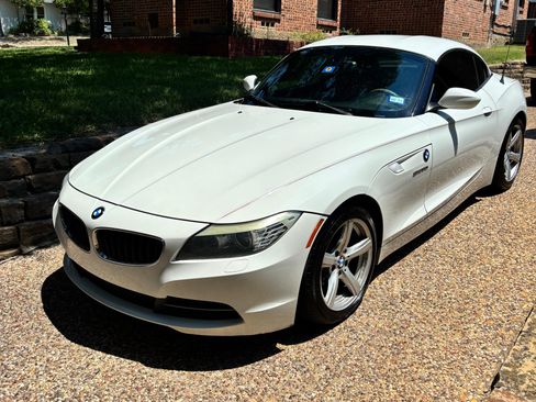 Used 2011 BMW Z4 sDrive30i image 9