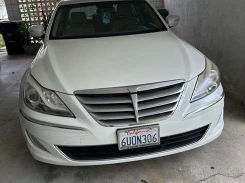 Used 2012 Hyundai Genesis 3.8 RWD image 2