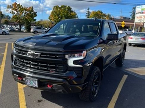Used 2023 Chevrolet Silverado 1500 LT Trail Boss w/ Convenience Package II image 2