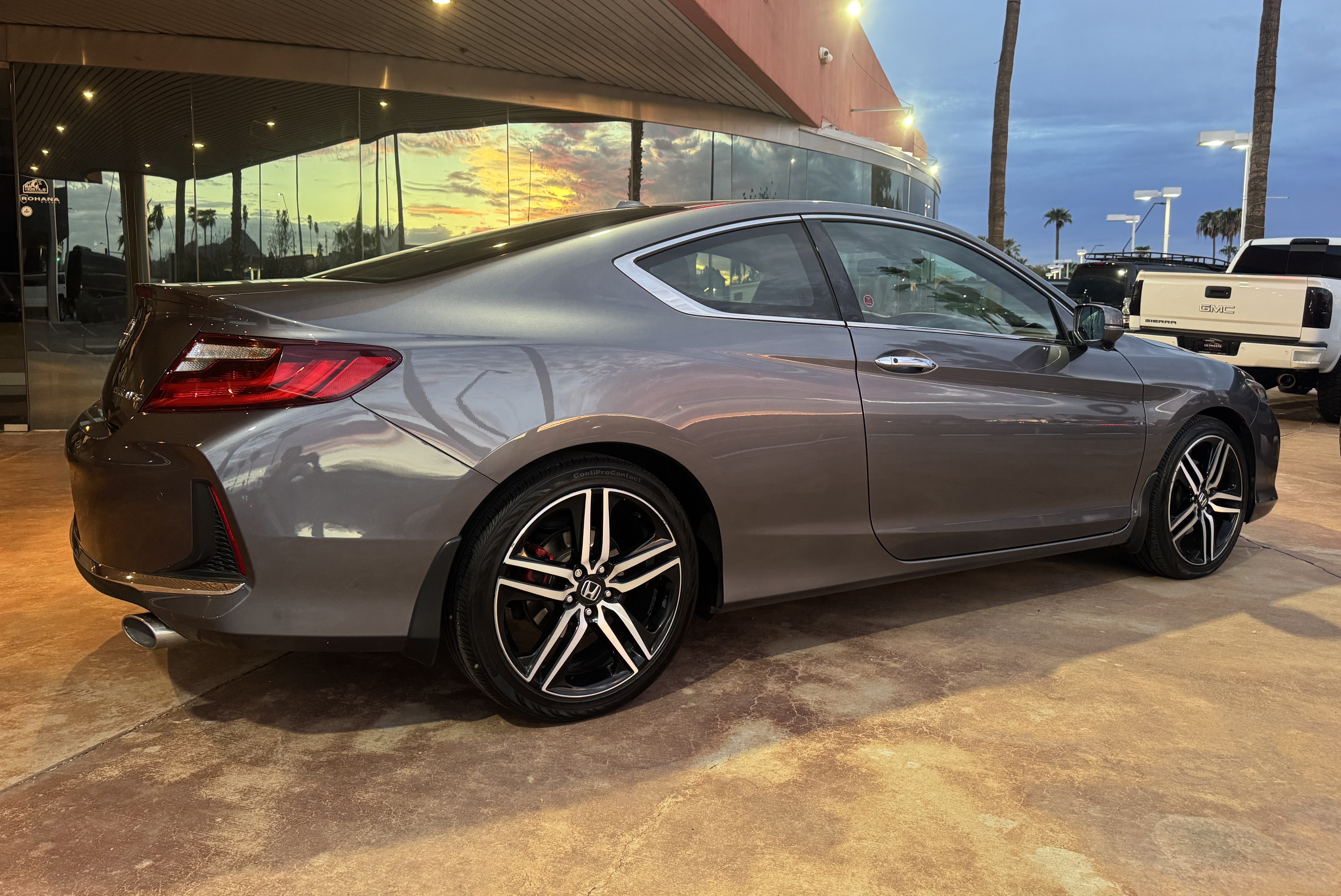 Used 2017 Honda Accord EX-L image 2
