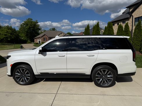 Used 2023 Cadillac Escalade Sport Platinum AWD/4WD image 2