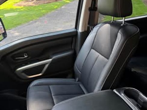 Used 2018 Nissan Titan PRO-4X AWD/4WD image 11