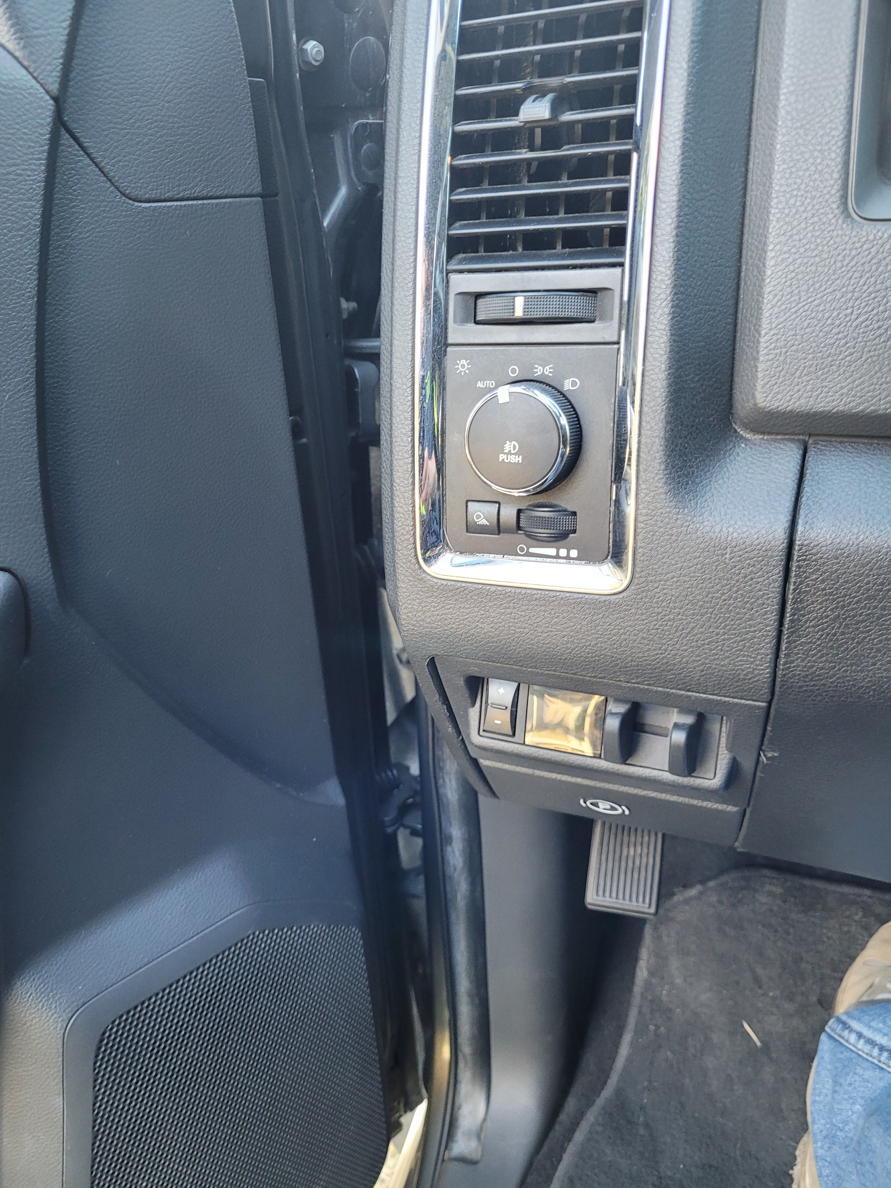 Used 2012 RAM 1500 Laramie w/ Protection Group AWD/4WD image 6