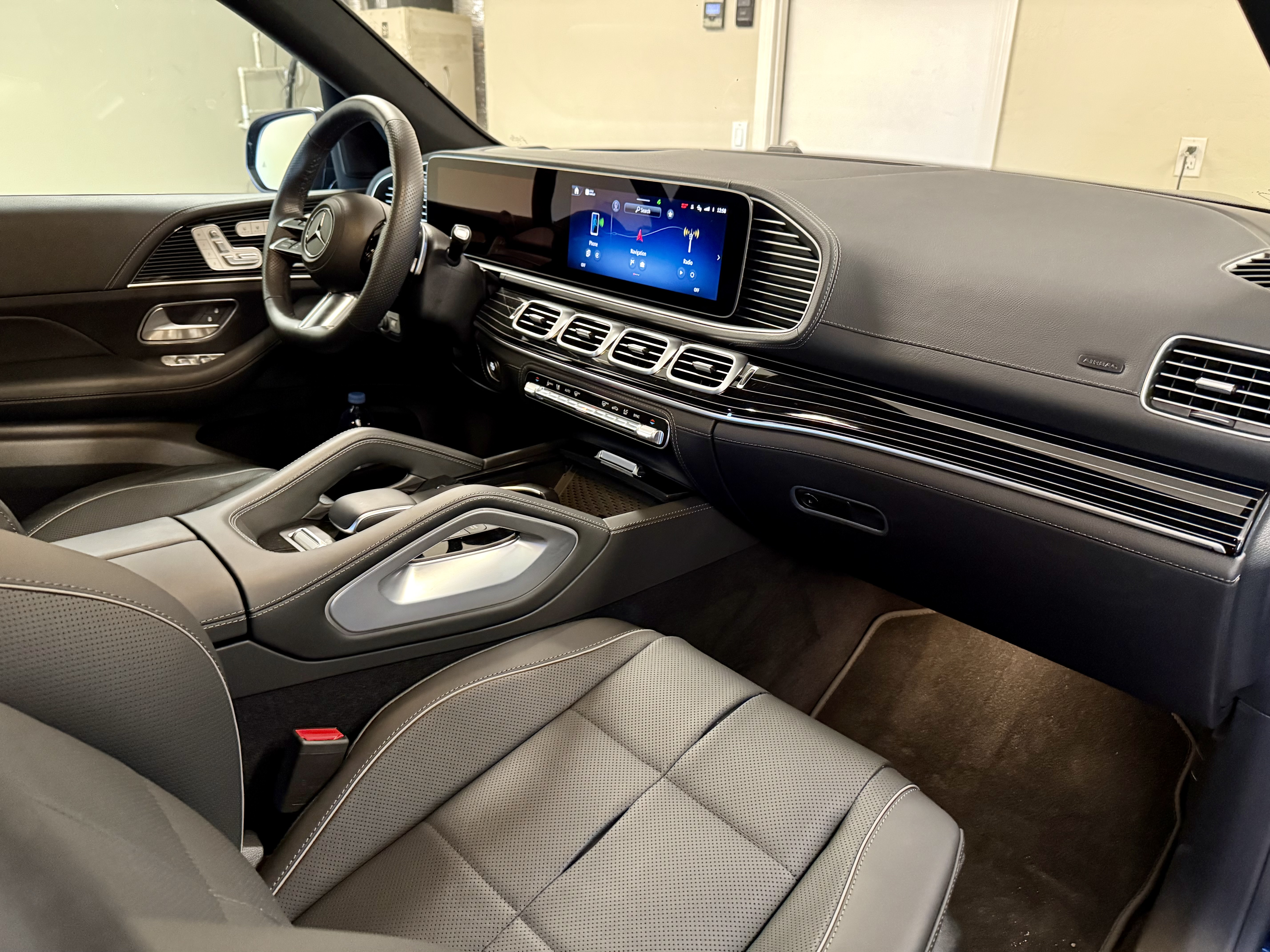 Used 2024 Mercedes-Benz GLS 580 4MATIC image 26