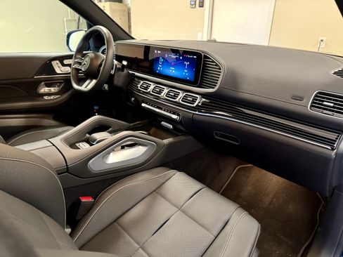 Used 2024 Mercedes-Benz GLS 580 4MATIC image 24
