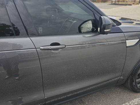 Used 2018 Land Rover Discovery HSE image 10