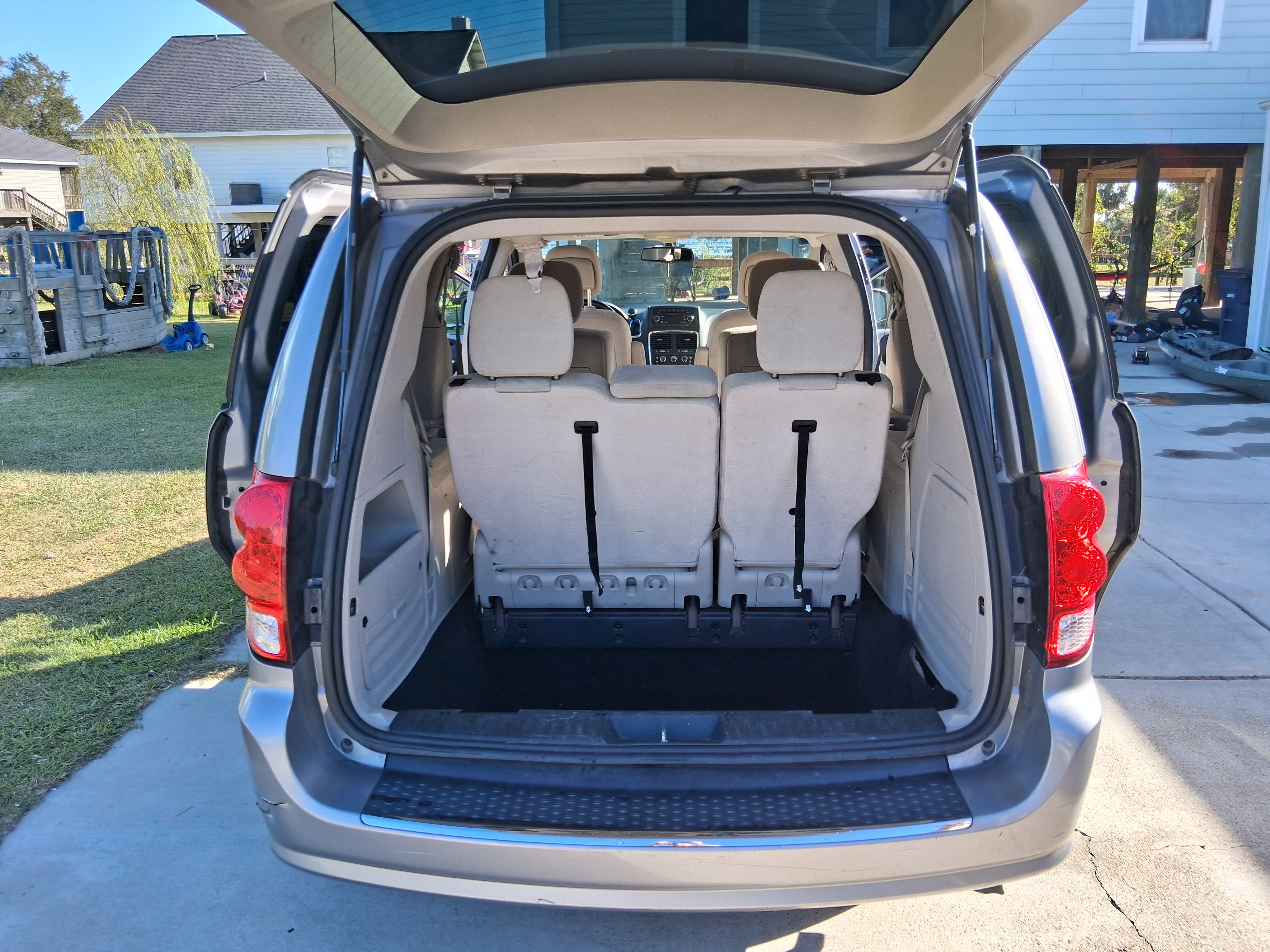 Used 2013 Dodge Grand Caravan American Value Package w/ UConnect Hands-Free Group FWD image 31