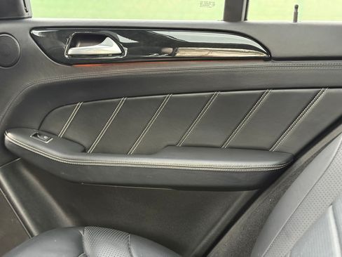 Used 2014 Mercedes-Benz ML 63 AMG 4MATIC image 24