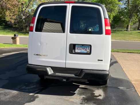 Used 2008 Chevrolet Express 3500 Extended RWD image 8